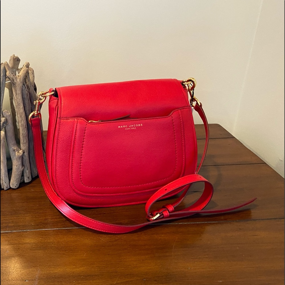 Marc Jacobs Messenger Bag in Apple Red